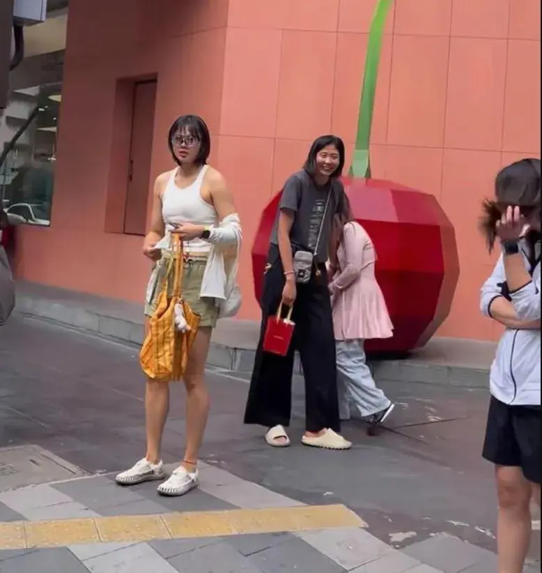 为接下来的, 被拍到在泰, msn